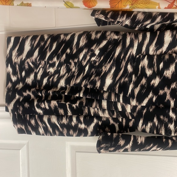 CalvinKlein Dress. Has pleated front. Polyester material. - Picture 4 of 4